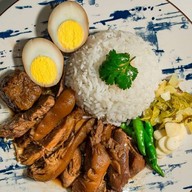 One One Bangkok สุขุมวิท 55 (ทองหล่อ)