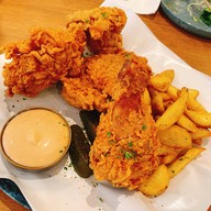 เมนูของร้าน Henryfry Fried Chicken ไก่ทอด เจริญกรุง