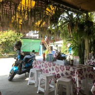 เจ๊พร ปลาหมึกย่าง หน้านครสโตร์ ท่ารั้ว