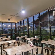 บรรยากาศ Guitar Cafe [Sawang Daen Din]