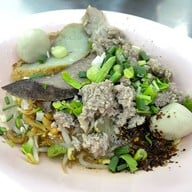 เมนูของร้าน รุ่งเรือง (ตั๋ง) ก๋วยเตี๋ยวหมู สุขุมวิท26 เจ้าเก่า สุขุมวิท 26