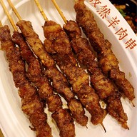 มนตรีคาเฟ่แอนด์บิสโทร