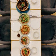 มนตรีคาเฟ่แอนด์บิสโทร