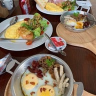เมนูของร้าน ฉัน. อาหารเช้าและกาแฟ พิษณุโลก