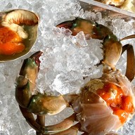 ปูไข่ดองเชียงใหม่ by กิ๋นดื่ม สาขาเชียงใหม่ สารภี-หนองผึ้ง (ติด7-11หนองผึ้ง)