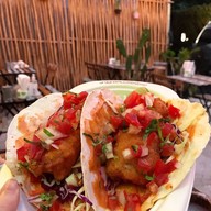 Cholos Tacos อโศก