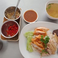 เมนูของร้าน โกหนุน ข้าวมันไก่ตอน