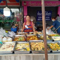 ร้านข้าวแกงเจ๊แดง