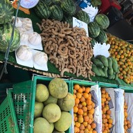 ผลไม้สด หน้าตลาดทวีทรัพย์