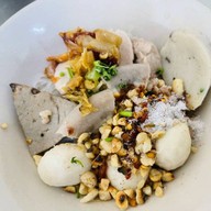 เตี๋ยวเรือน้ามแตก (ครัวขนมตาล ครบเครื่องเรื่องเตี๋ยว)