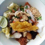 เมนูของร้าน บะหมี่เกี๊ยว ร้านลุงเจียม ตลาดเวิ้งบางพระ