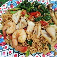ข้าวแกงสามสาว ท่าอิฐ