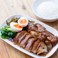 เมนูของร้าน เปาเปาหมี่หยกเป็ดย่าง ถนนปุณกัณฑ์