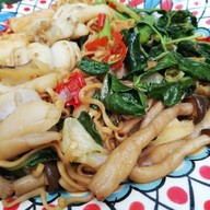ข้าวแกงสามสาว ท่าอิฐ