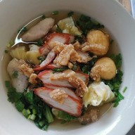 เมนูของร้าน บะหมี่เกี๊ยว ร้านลุงเจียม ตลาดเวิ้งบางพระ