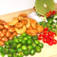 หน้าร้าน แมวแดง ผลไม้สด ลำลูกกาคลองสี่