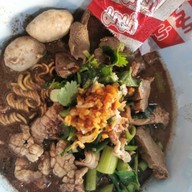 อ๋อง สาขาโสธร ก๋วยเตี๋ยวเรืออยุธยาหมู-เนื้อ (แยกหม้อ) เส้นโสธร