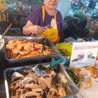 เมนูของร้าน ครัวป้าสวย ตลาดลุงออม