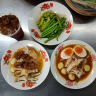 ขนมจีนรวยยาวท่าน้ำเจ้าเก่า ท่าเรือเทศบาลพระประแดง