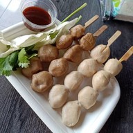 เด่นภูมิพาณิชย์ ทอดมันปลากราย เอราวัณ เอราวัณ