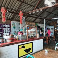 หน้าร้าน ครัวยายรูญ