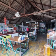 บรรยากาศ ครัวยายรูญ