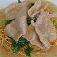 หนึ่งราดหน้ายอดผักท่านเทพ ร่มเกล้า