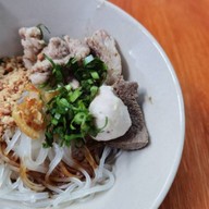 เฮียหม่ำก๋วยเตี๋ยวเรือทีเด็ด (หมู)