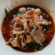 ก๋วยเตี๋ยวดู๋ดี๋ ชักธงชัยบรมไตรฯ วัดจันทร์