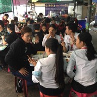 เเม่เขียวอาหารอีสาน โค้งเซนทรัลพลาซ่า ลาดพร้าว
