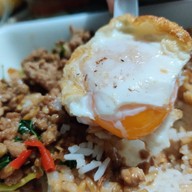 กะเพราข้าวบึ้มBY Midnight