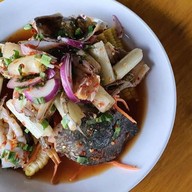 ข้าวหมูแดง หน้าบ้าน