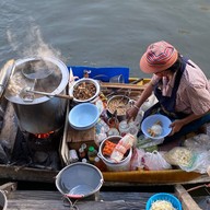 ร้านก๋วยเตี๋ยว ลุงตี๋ ป้านา ท่าน้ำวัดสะแก