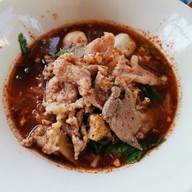 ก๋วยเตี๋ยวดู๋ดี๋ ชักธงชัยบรมไตรฯ วัดจันทร์
