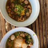 ร้านก๋วยเตี๋ยว ลุงตี๋ ป้านา ท่าน้ำวัดสะแก