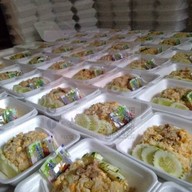 ข้าวจานเด็ด by คุณลุง