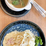 เมนูของร้าน Henryfry Fried Chicken ไก่ทอด เจริญกรุง