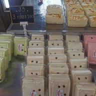 ขนมสาลี่สุพรรณ ตลาดหลวงปู่ทวด