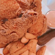 เมนูของร้าน Henryfry Fried Chicken ไก่ทอด เจริญกรุง