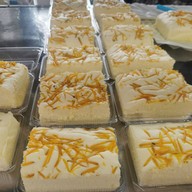 ขนมสาลี่สุพรรณ ตลาดหลวงปู่ทวด