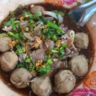 เมนูของร้าน ลูกชิ้นวังชะโอน ตลาดร่มรื่น