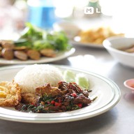 เมนูของร้าน ก๋วยเตี๋ยวเรือศรีสามพราน พุทธมณฑลสาย 5