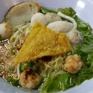 เมนูของร้าน เย็นตาโฟลูกชิ้นปลาราชวงศ์ ดอยสะเก็ด