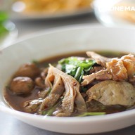 เมนูของร้าน ก๋วยเตี๋ยวเรือศรีสามพราน พุทธมณฑลสาย 5