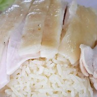 เป๋อ ข้าวมันไก่ตอน สูตรไหหลำ
