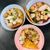 สามเกลอ ก๋วยเตี๋ยวแคะ