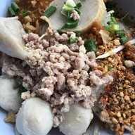 ก๋วยเตี๋ยวอาม่า เจ้าเก่าปากซอยเพชรบุรี42 ลาดกระบัง