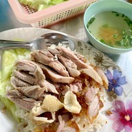 ข้าวมันไก่เจ้เหนียว สามแยกคิวรถสองแถวตลาดยาว  คลัง