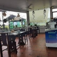 Lighthouse Cafe วัชรพล