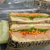 มิตรปลาทองคาเฟ่
